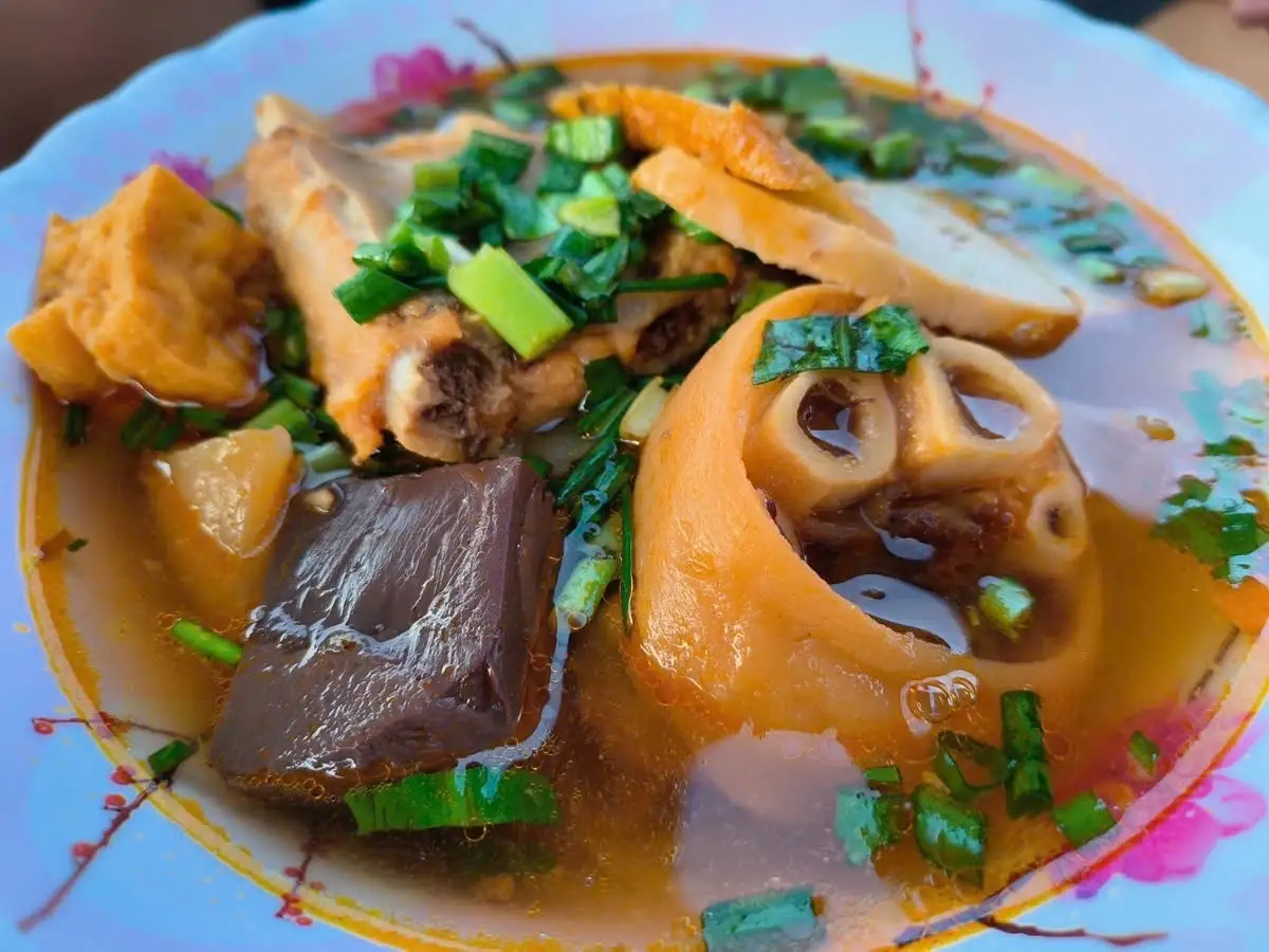 Bún riêu giò heo - không cua - 48.000 ₫ tại Bún Riêu Cua & Bún Bò Huế Cô Trang - Hồ Học Lãm