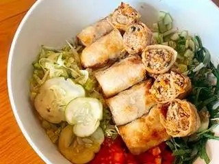 Spring rolls with veggies and vermicelli - 92.000 ₫ tại Red Tomato - Sky Garden