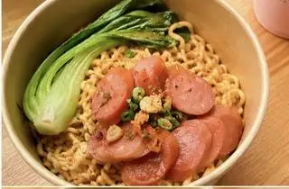 Hình ảnh Mì trộn Xúc xích