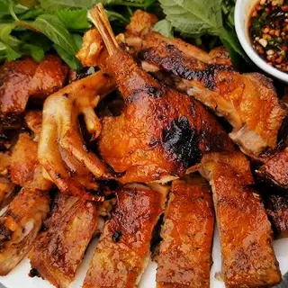 Hình ảnh vịt nướng mật ong nửa con 