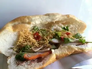 Bánh mì thịt chả - 20.000 ₫ tại Xôi & Bánh Mì 51A