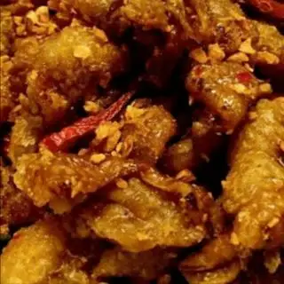 Da Gà Chiên Nước Mắm Bơ Tỏi - 250gr - 82.000 ₫ tại Ẩm Thực Thanh Thúy - Cá Viên Chiên Nước Mắm, Gà Rán & Ăn Vặt - Xóm Chiếu