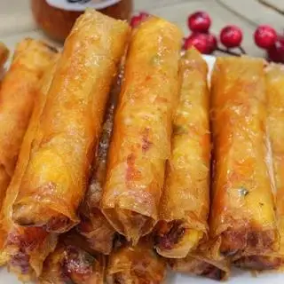 Chả Giò Thêm - 8.000 ₫ tại Cơm Gà Ta Ngũ Sắc & Lẩu Gà Ta 24h - Bảy Hiền
