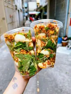 Hình ảnh Trứng cút mix gà vữa lắc