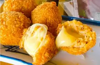 Hình ảnh Bánh Gà Phomai-2cái