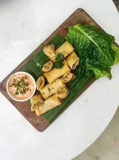 K8 . Vegan spring rolls ( chả giò nấm chay nhà làm ) - 75.000 ₫ tại Santo Veggies - Salad Chay & Cheese - Võ Trường Toản