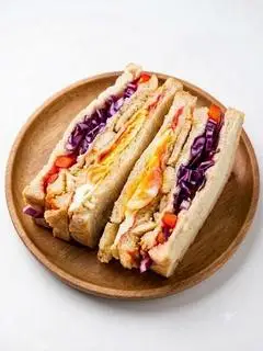 Hình ảnh Sandwich Gà Sốt Ớt Xanh