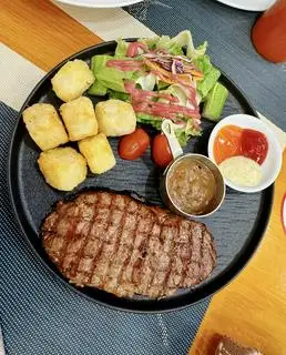 Steak bò Mỹ sốt vang đỏ 200gram - 245.000 ₫ tại Steak Bin & Pizza 27 - Nguyễn Văn Trỗi