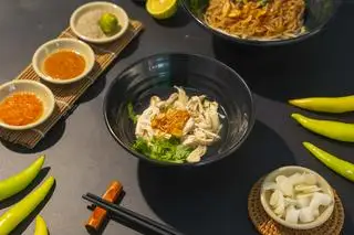 Hình ảnh Tô gà xé