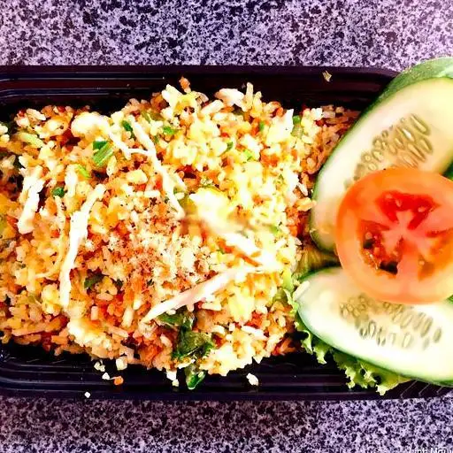 Hình ảnh Cơm Chiên Gà Xé Cá Mặn