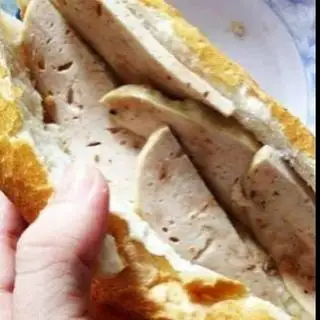 Hình ảnh Bánh mì Chả Lụa pate bơ