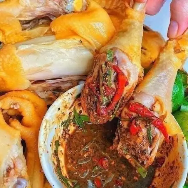 Hình ảnh Combo 1/2 Con Gà + 1 Ly trà tắc khổng lồ( Chặt Sẵn + kèm rau dưa muối chấm) 
