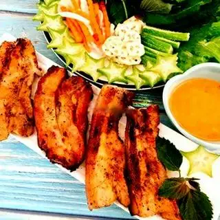 Ba rọi heo một nắng nướng sả ớt - 99.000 ₫ tại Bò Ú Plus - Nướng Lẩu & Mồi Nhậu Lai Zai - Lâm Văn Bền