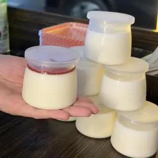 Hình ảnh Sữa Chua Dâu Nhỏ