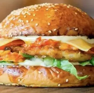 Burgerkebab - trứng ốp la - 40.000 ₫ tại Kebab Táo Hồng - Bùi Hữu Nghĩa