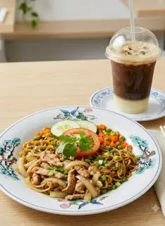 Hình ảnh Combo 1 mì thịt heo xào và 1 cafe sữa đá