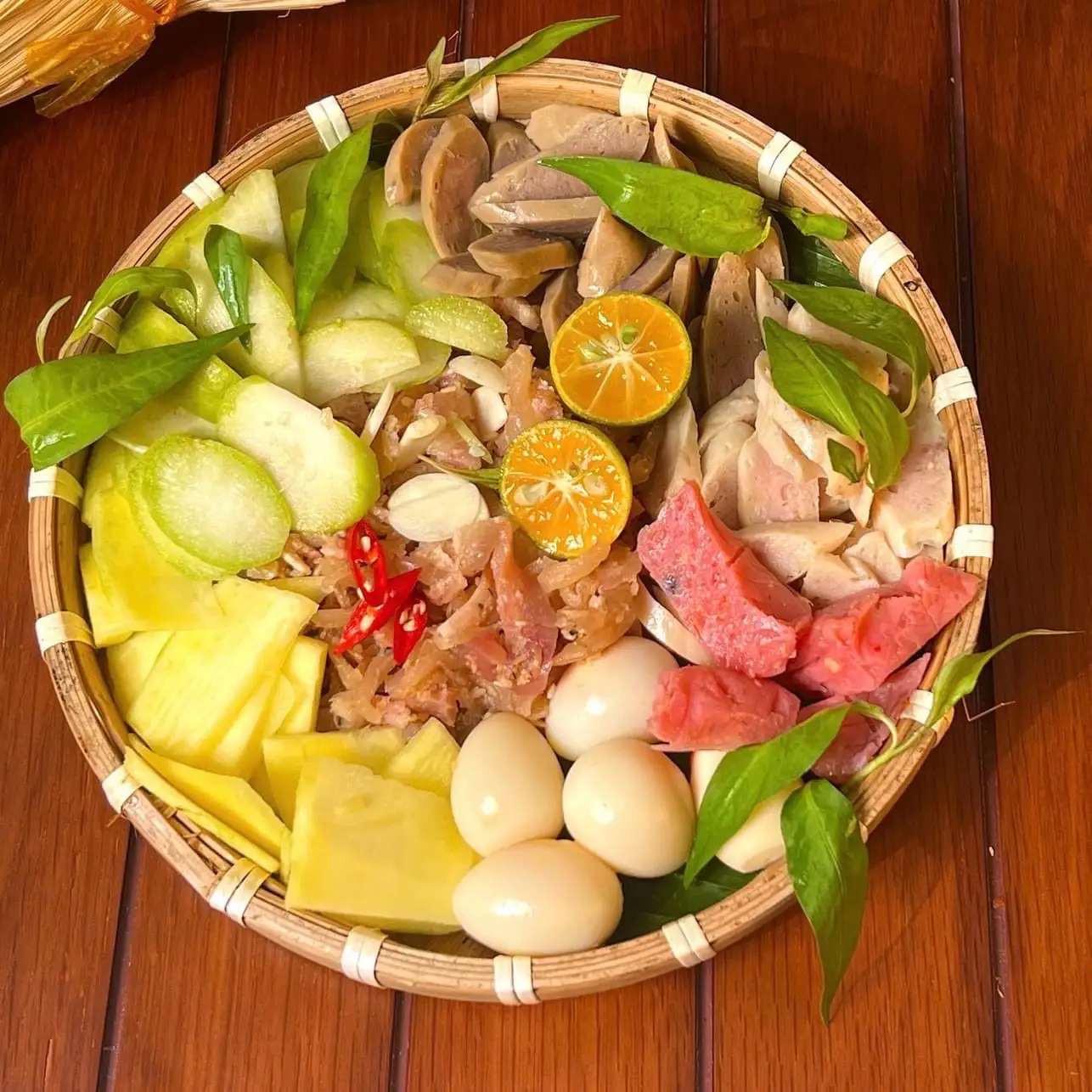 Tré Trộn Nem Chả - 129.000 ₫ tại Tiệm Ăn No Nê - Chân Gà, Xiên Que & Tré Trộn - Dương Bá Trạc