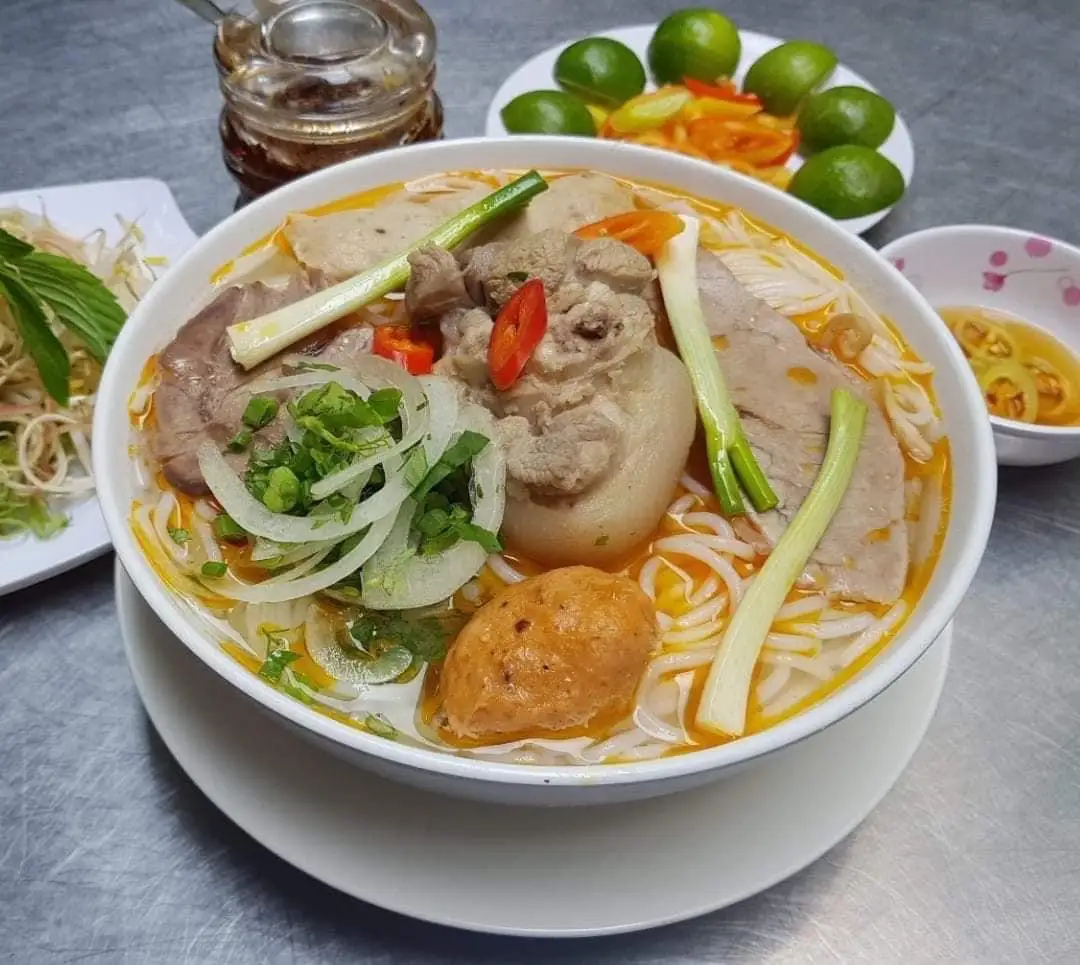 Bún bò Tô Đặc Biệt - 99.000 ₫ tại Bún Bò Huế Hạnh - Bành Văn Trân