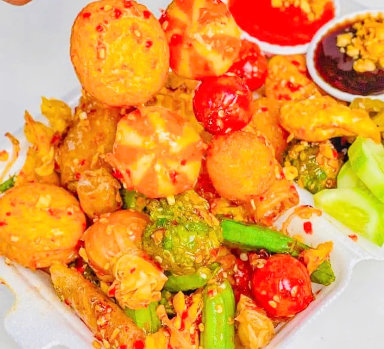 Hình ảnh Mì trộn cay cá viên sốt hàn quôc-tặng ly coca
