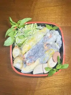 Bánh cuốn trứng mix cuốn tôm tươi đặc biệt  - 85.000 ₫ tại Cô Hiền - Bánh Cuốn Nóng, Bánh Cuốn Trứng & Bánh Cuốn Tôm - Nguyễn Hữu Hào