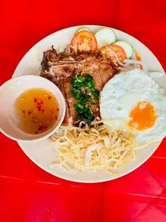 Hình ảnh CƠM TẤM SƯỜN - TRỨNG ỐP LA