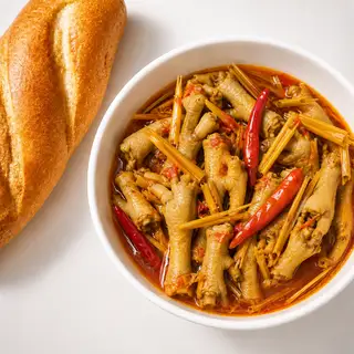 Chân gà cay - 1 bánh mì - size lớn - 140.000 ₫ tại Chân Gà Cay Tê Tê - Xô Viết Nghệ Tĩnh