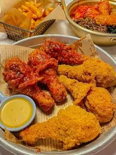 2 Gà Rán Phủ Sốt 2 Vị  + 1 Nước  - 99.000 ₫ tại BaBe Ăn Vặt Quán - Gà Rán & Pizza - Phạm Văn Đồng