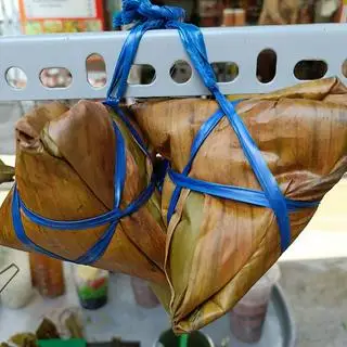 Hình ảnh Bánh ú thịt trứng muối ( nguyen trứng )