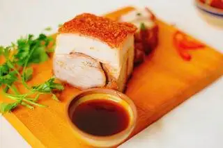 Đùi heo quay - 1kg - 376.000 ₫ tại Xích Ký - Bánh Mì & Bánh Hỏi Heo Quay - Huỳnh Văn Bánh