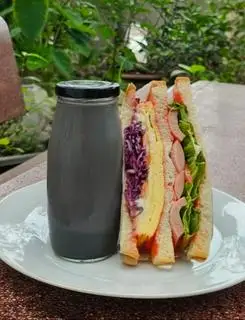 Hình ảnh Combo 1: Sandwich - Sữa mè/ bắp