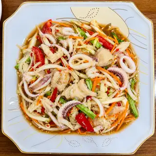 Hình ảnh Gỏi đu đủ Thái ( mực + chân gà rút xương)