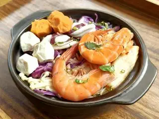 Mì cay hải sản ( tặng 1ly nước ngọt)  - 64.000 ₫ tại Mì Cay Hwasan - Phan Văn Năm