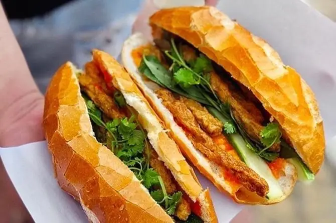 Bánh Mì Chả Cá - 30.000 ₫ tại Bánh Mì Hà Nội - Đỗ Xuân Hợp