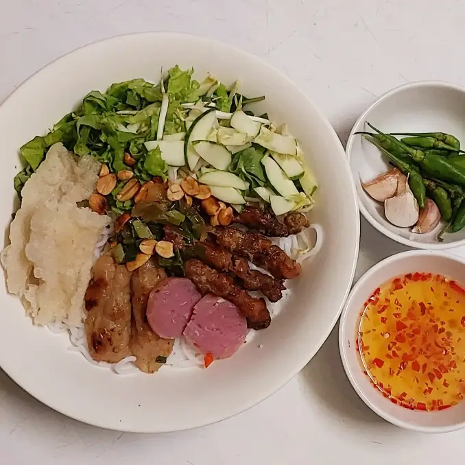 combo 1 bún thịt nướng 1 bánh cuốn tây sơn - 75.000 ₫ tại Cô Xuân - Bánh Cuốn Tây Sơn, Bánh Mì Bình Định & Bún Thịt Nướng - Âu Dương Lân