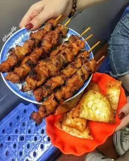 Hình ảnh Combo 10 xiên thịt + bánh mỳ bơ