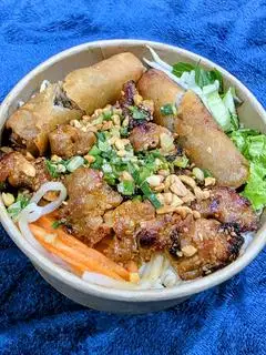 Bún thịt nướng chả giò (đặc biệt) - 75.000 ₫ tại Bún Thịt Nướng, Gỏi Cuốn & Bún Xào Chay - A Lưu - Trường Sa
