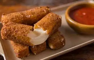 Mozzarella sticks (3psc) - 69.000 ₫ tại Moon Express - Burger & Mì Ý - Trần Văn Khánh