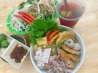 Hình ảnh Bánh đa hoặc bún riêu thập cẩm