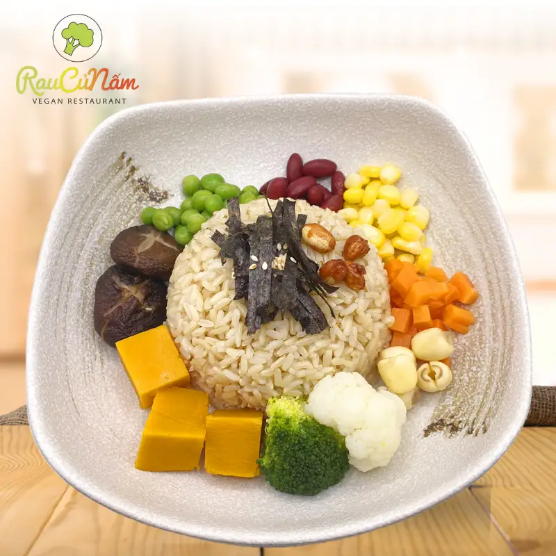 Cơm trộn rau củ nấm - 60.000 ₫ tại Chay Rau Củ Nấm Vegan - Lê Văn Lương