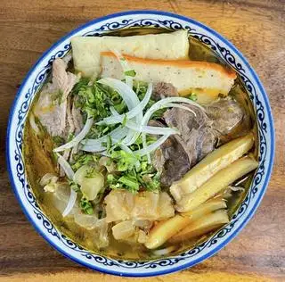 Bún bò nạm gân chả - 85.000 ₫ tại Bún Bò Huế Chị Tôi - Vạn Kiếp