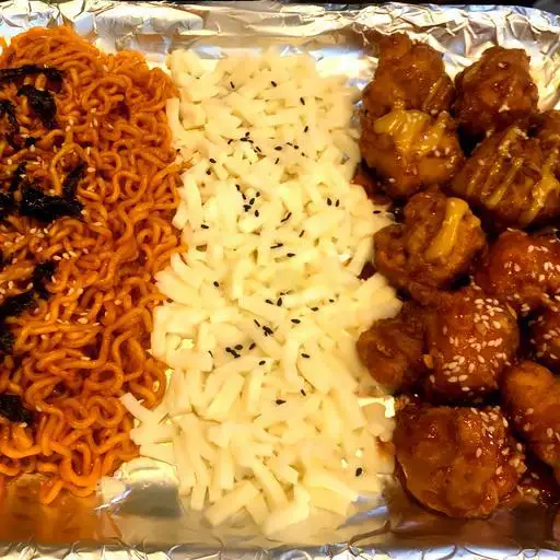 Chảo phô mai gà rán 2 vị - mì cay - 145.000 ₫ tại Moon Fast Food - Món Hàn - Trường Chinh
