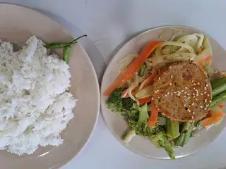 Cơm chả lụa chay (1 cái) - 32.000 ₫ tại Chay Tuệ Tâm - Sinh Tố Nước Ép - Đường 46