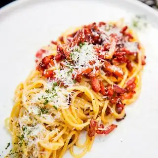 Carbonara w pancetta - 359.000 ₫ tại iSTEAKS Việt Nam - Nguyễn Huệ