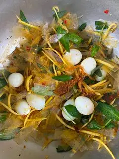 Bánh tráng trộn Trứng Cút - 30.000 ₫ tại Bánh Tráng Trộn Cô Bông Thủ Thiêm - Đường Số 15