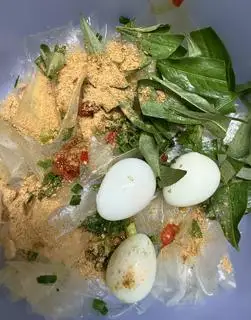 Hình ảnh Bánh Tráng Trộn Muối Satế