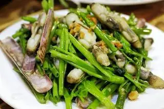 Hình ảnh Ốc móng tay xào rau muống