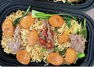 Hình ảnh Mì trộn indomie bò xúc xích