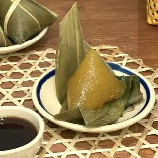 Bánh Gio chấm mật mía - 15.000 ₫ tại Cháo Xưa 29 - Cháo Trai, Cháo Sườn & Cháo Đậu Cà - Đinh Tiên Hoàng