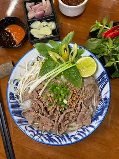 Phở Tái Lăn - 60.000 ₫ tại PHỞ VÀ LẨU ONEONE - Bắc Hải