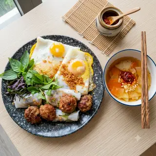 Bánh cuốn trứng đặc biệt - 60.000 ₫ tại Quán 36 - Bánh Cuốn Thanh Hóa & Bún Chả Hà Nội - Quang Trung